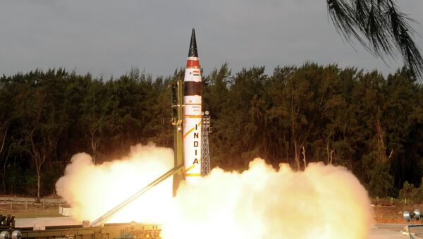 India’s Agni-V missile launched from Wheeler Island off India's east coast, April 19, 2012 - Sputnik Mundo