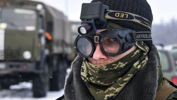 A pro-Russian rebel guards the road near the Airport of Donetsk, Eastern Ukraine, Tuesday, Jan. 6 , 2015 - Sputnik Mundo