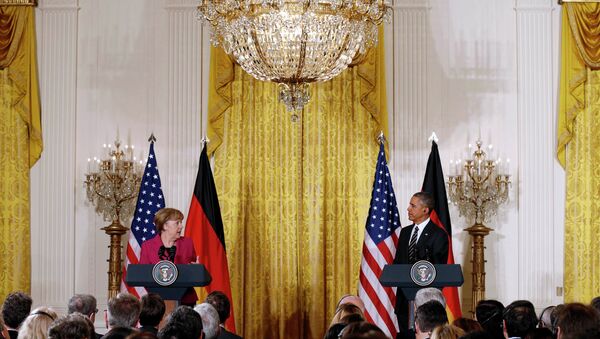 U.S. President Barack Obama and German Chancellor Angela Merkel hold a joint news conference following their meeting at the White House in Washington February 9, 2015. - Sputnik Mundo