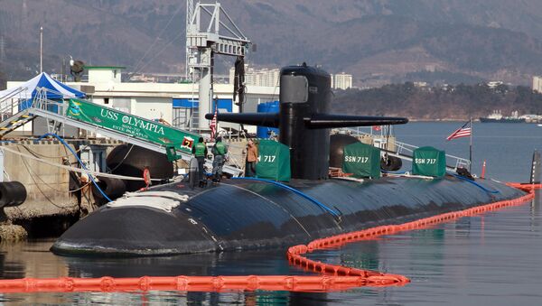 This picture taken on February 2, 2015 shows US submarine USS Olympia (SSN-717) mooring at a South Korean naval base in Changwon - Sputnik Mundo
