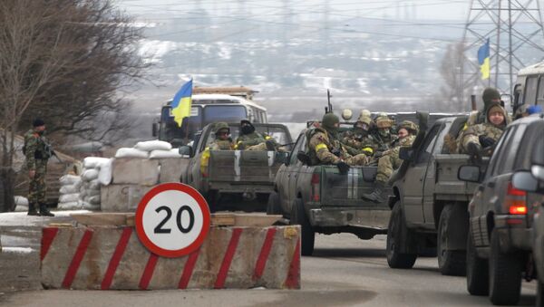 Soldados ucranianos cerca de Mariúpol (archivo) - Sputnik Mundo