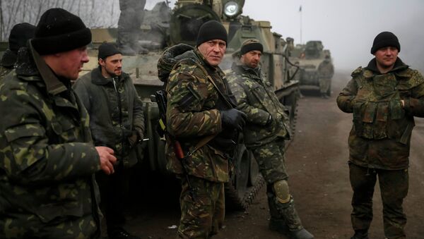 Members of the Ukrainian armed forces are seen not far from Debaltseve, eastern Ukraine February 15, 2015 - Sputnik Mundo