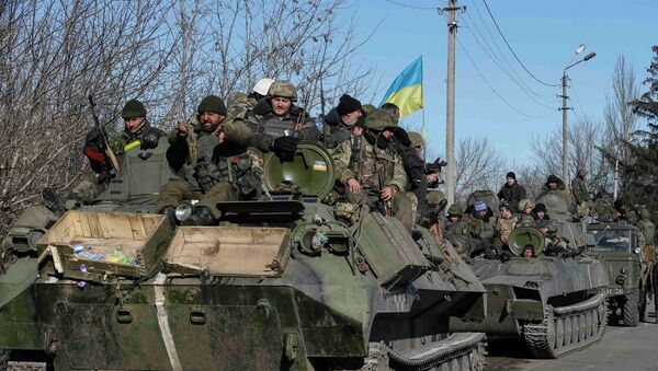 Militares ucranianos se retiran de Debáltsevo, dice batallón de la Guardia Nacional - Sputnik Mundo