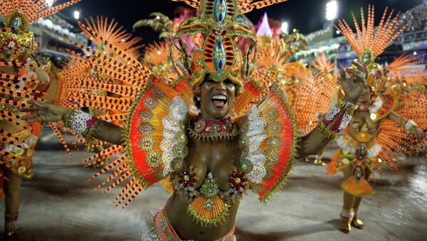 Revelers from the Beija Flor samba school participate in the annual carnival parade in Rio de Janeiro's Sambadrome - Sputnik Mundo