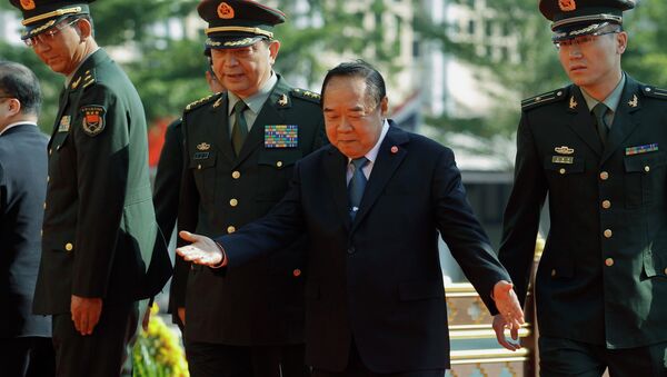 General Pravit Wongsuwan (en el centro) - Sputnik Mundo