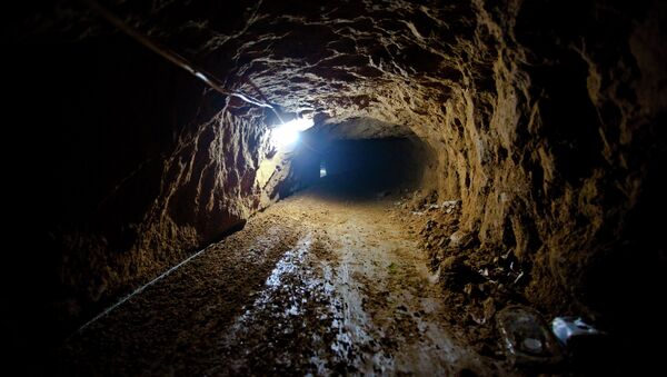 Dos palestinos mueren en túneles subterráneos entre Gaza y Egipto - Sputnik Mundo