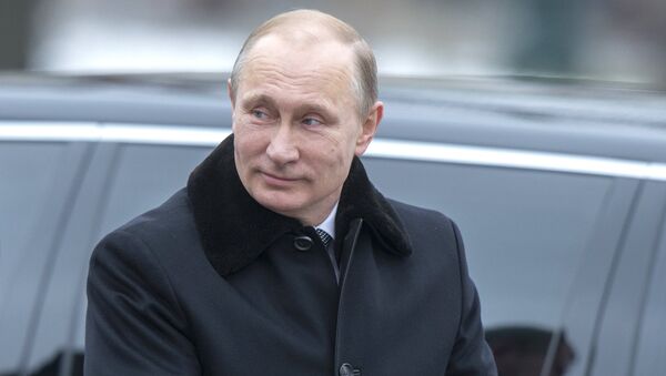Президент РФ В.Путин возложили венок к Могиле Неизвестного Солдата - Sputnik Mundo