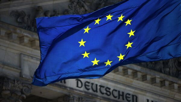 La bandera de la UE con el Bundestag en el fondo - Sputnik Mundo
