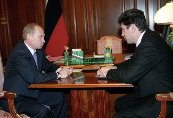Boris Nemtsov con Vladimir Putin en diciembre de 2000 Boris Nemtsov con Vladimir Putin en diciembre de 2000 - Sputnik Mundo