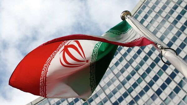 Bandera de Irán delante de la sede de la ONU - Sputnik Mundo