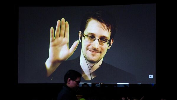 Edward Snowden, exagente de los servicios secretos estadounidenses - Sputnik Mundo