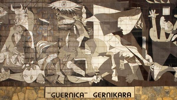 Guernica de Pablo Picasso (en una reproducción en azulejos) - Sputnik Mundo