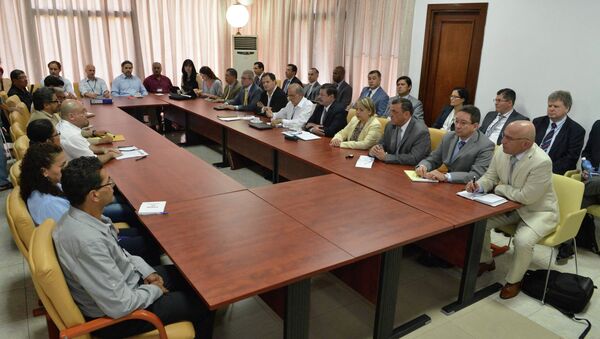 Colombia's government negotiators attend peace talks with the FARC guerrillas negotiators in Havana - Sputnik Mundo