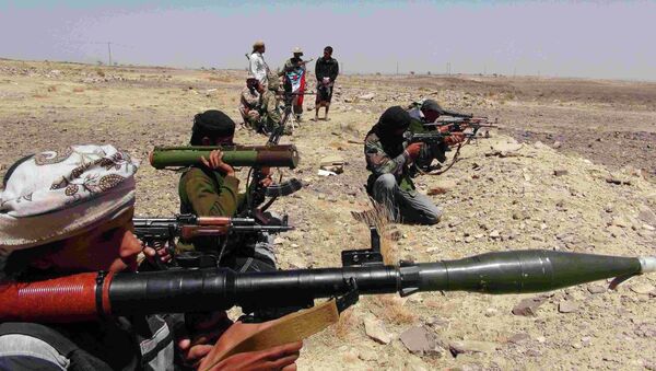 Southern Movement militants take up positions in the Jabal al-Ierr area of Yemen's southern Lahej province - Sputnik Mundo