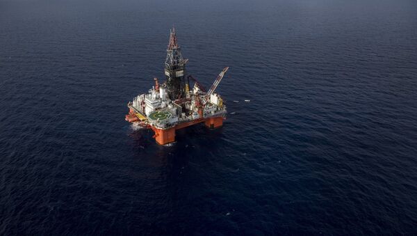 Veracruz, Mexico: La Muralla IV, semi-submersible drilling rig for ultra deep water operations, owned by Mexican Grupo R and operated by Pemex, the state-owned Mexican oil company - Sputnik Mundo