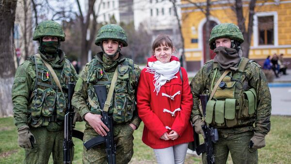 Militares rusos en Simferópol, 1 marzo, 2014 - Sputnik Mundo