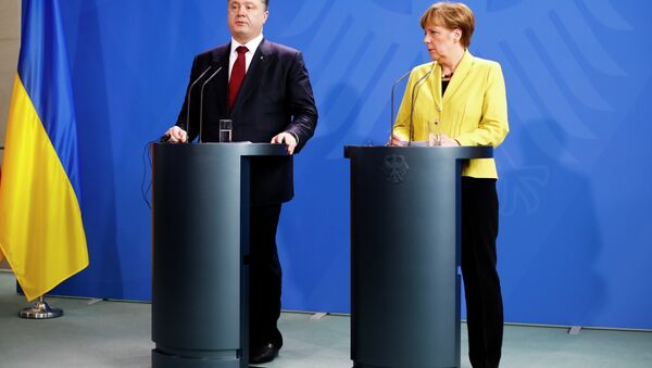 Presidente de Ucrania, Petro Poroshenko y Canciller de Alemania, Angela Merkel - Sputnik Mundo