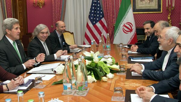 Secretario de Estado de EEUU, John Kerry y ministro de Exteriores de Irán, Mohammad Javad Zarif - Sputnik Mundo