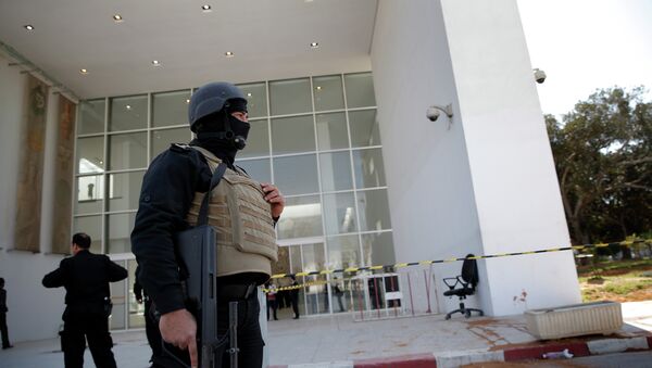 Policías cerca del Museo del Bardo en Túnez - Sputnik Mundo