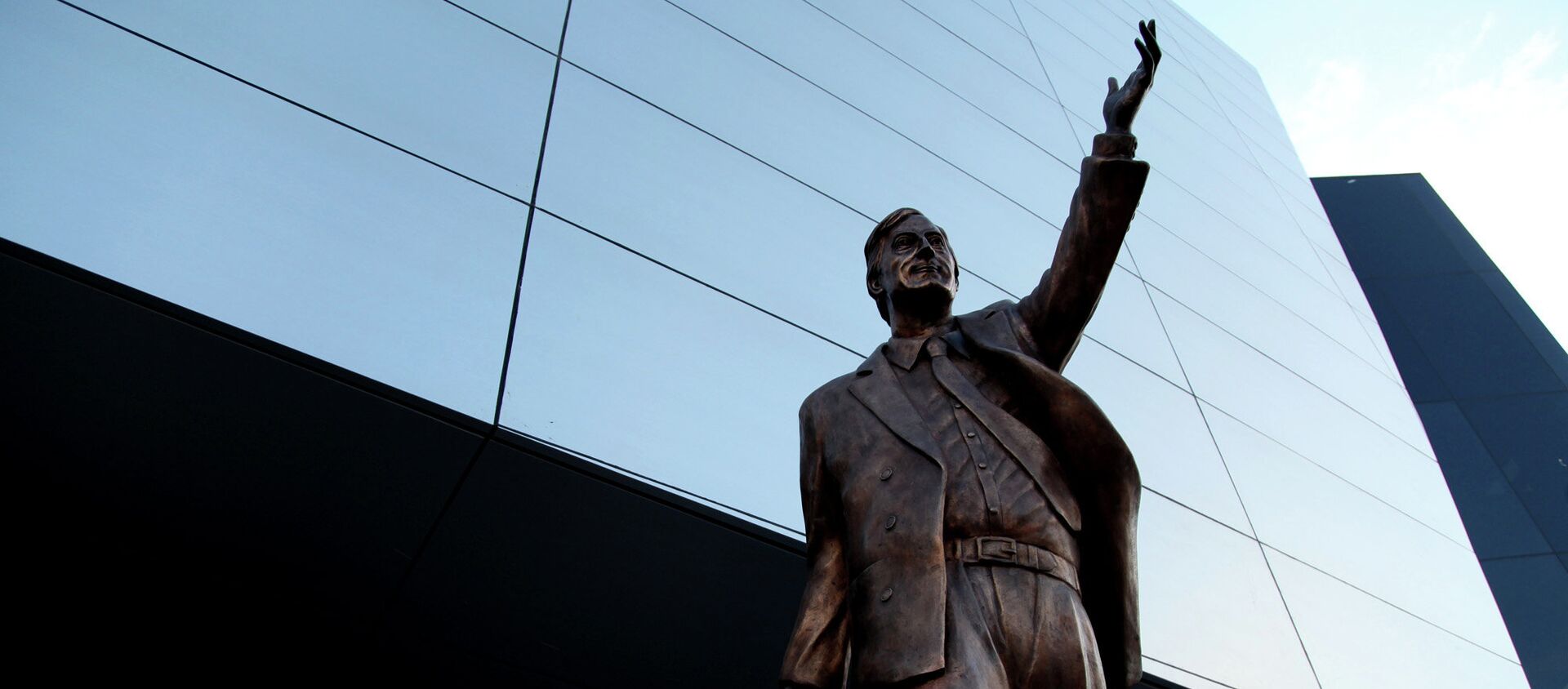 La estatua de Néstor Kirchner en la sede de la UNASUR - Sputnik Mundo, 1920, 26.10.2020