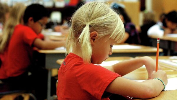 Save the Children denuncia que las tasas de fracaso escolar en España son alarmantes - Sputnik Mundo