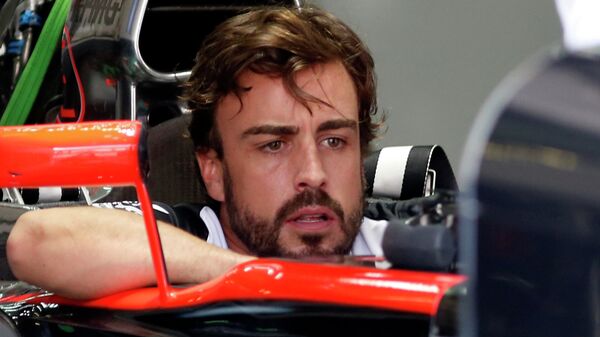 Fernando Alonso, durante el GP de Malasia en 2015 - Sputnik Mundo
