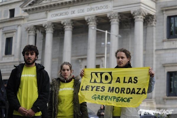 Protesta de Greenpeace en España contra la Ley Mordaza - Sputnik Mundo