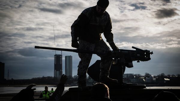 Un soldado a bordo de un Humvee estadounidese - Sputnik Mundo