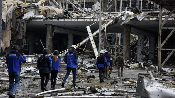 Edificio del aeropuerto destruido de Donetsk - Sputnik Mundo