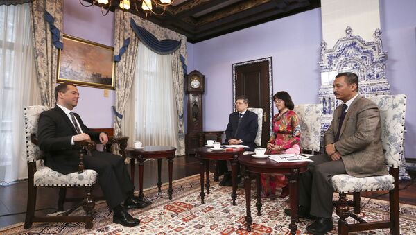 Dmitri Medvédev, primer ministro de Rusia,  durante la entrevista a los medios de comunicación vietnamitas - Sputnik Mundo