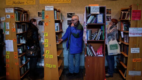 Ukraine Protest Library inside the Ukrainian House in Kiev - Sputnik Mundo