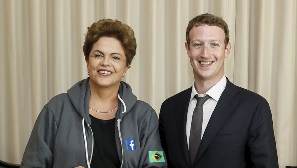 Presidenta de la República de Brasil Dilma Rousseff, y creador de la red social Facebook Mark Zuckerberg - Sputnik Mundo