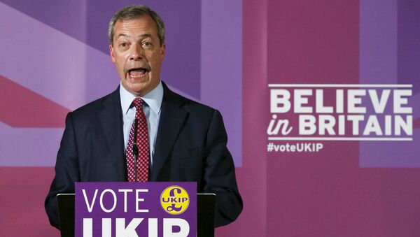 Britain's United Kingdom Independence Party (UKIP) leader Nigel Farage unveils his party's manifesto in Aveley, southeast England, April 15, 2015. - Sputnik Mundo