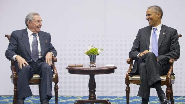 Raul Castro, presidente de Cuba, y Barack Obama, presidente de EEUU en el cumbre de las Américas - Sputnik Mundo