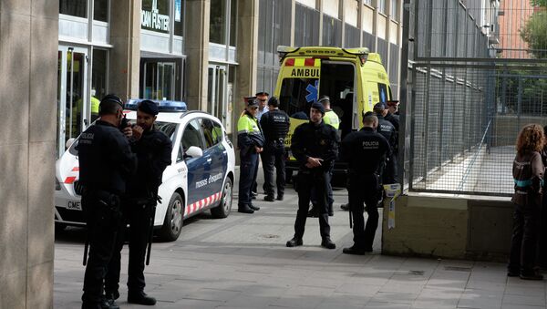Un alumno mata a un profesor y deja cuatro heridos en un instituto de Barcelona - Sputnik Mundo