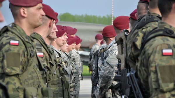 Paracaidistas polacos y de la 173 Brigada de Combate Airbone de las FFAA de los EEUU (Archivo) - Sputnik Mundo