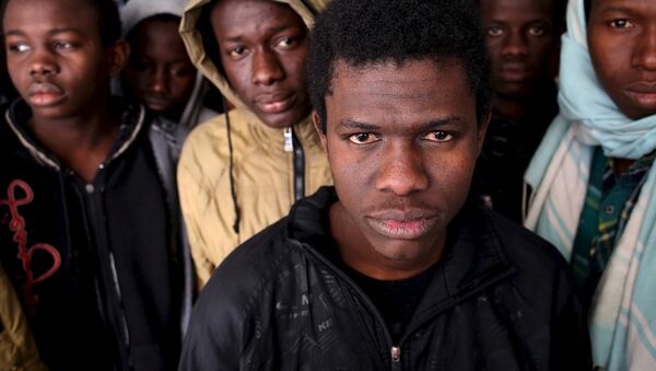 Inmigrantes ilegales en el centro de inmigración en Mistrata, Libia, el 15 de marzo, 2015 - Sputnik Mundo