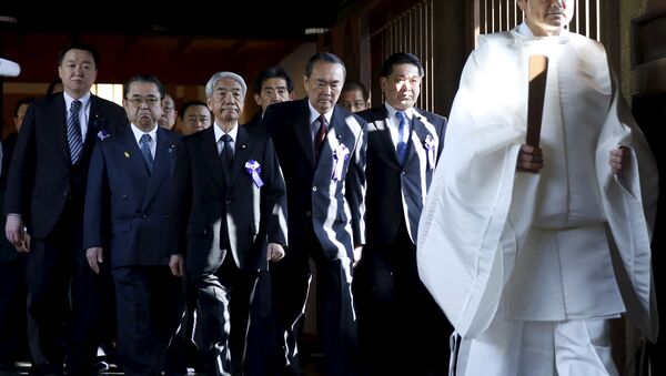 Tres ministras japonesas han visitado el templo de Yasukuni - Sputnik Mundo