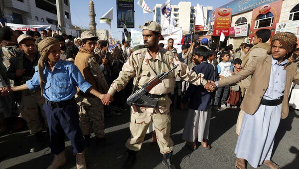 La protesta contra la operación militar en Yemen - Sputnik Mundo
