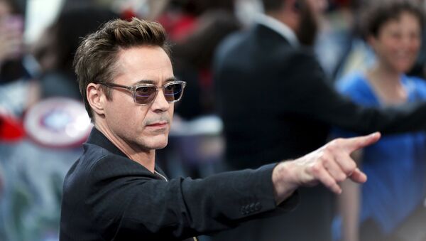 Cast member Robert Downey Jr. poses at the European premiere of Avengers: Age of Ultron - Sputnik Mundo