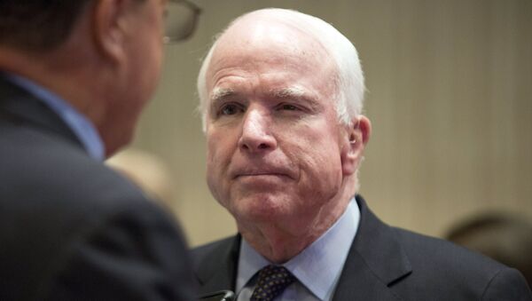 John McCain, senador de EEUU - Sputnik Mundo