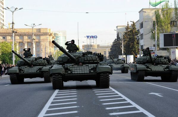 Ensayo de la Parada de la Victoria en Donetsk - Sputnik Mundo