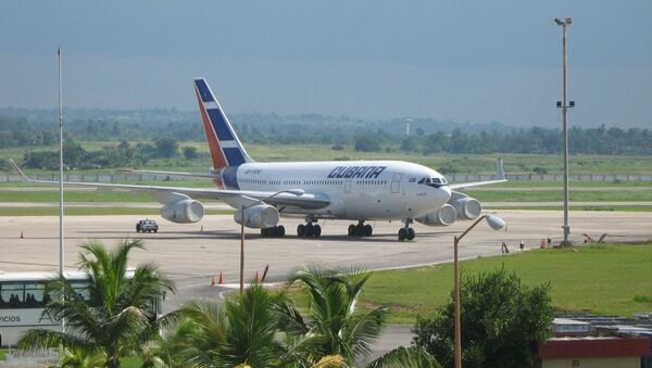 Avión civil Il-96-300 en el Aeropuerto de La Habana (archivo) - Sputnik Mundo