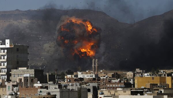 La coalición árabe bombardea Yemen dos horas después del inicio del armisticio - Sputnik Mundo