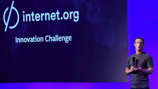 Mark Zuckerberg, director general de Facebook, presenta el proyecto Internet.org en India - Sputnik Mundo