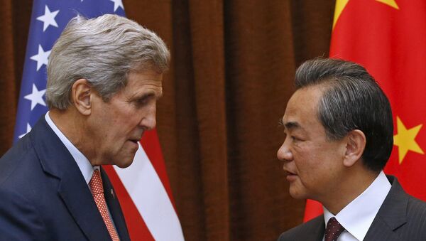 Secretario de Estado de EEUU, John Kerry y ministro de Relaciones Exteriores de China, Wang Yi - Sputnik Mundo