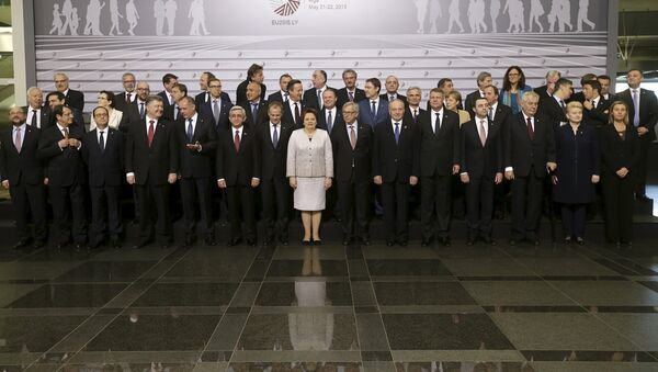 Todos los países de la cumbre de la Asociación Oriental, incluyendo Azerbaiyán, firmaron la declaración final - Sputnik Mundo