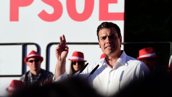 Leader of Spanish Socialist Party (PSOE), Pedro Sanchez speaks during the party's closing campaign meeting in Madrid on May 22 - Sputnik Mundo