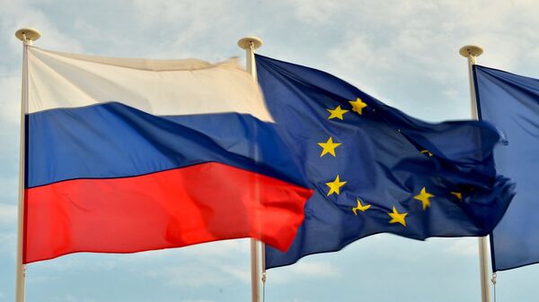 Флаги России, ЕС, Франции и герб Ниццы на набережной Ниццы - Sputnik Mundo