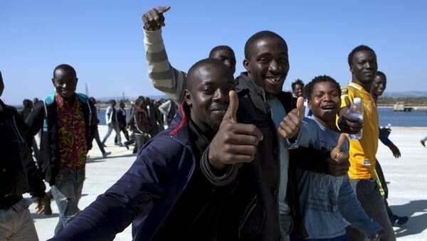 Migrantes en Sicília, Italia (archivo) - Sputnik Mundo